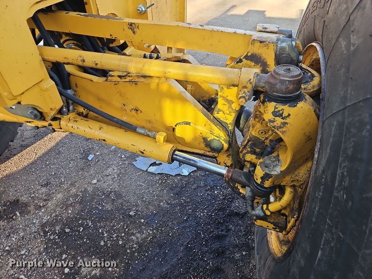 image for item DT7737 2012 John Deere 772G motor grader