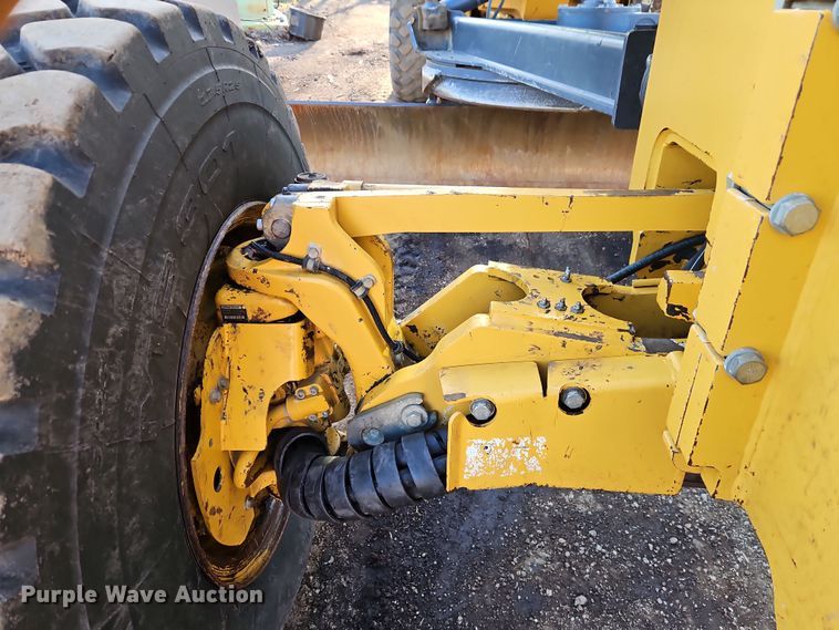 image for item DT7737 2012 John Deere 772G motor grader