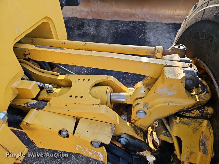 image for item DT7737 2012 John Deere 772G motor grader