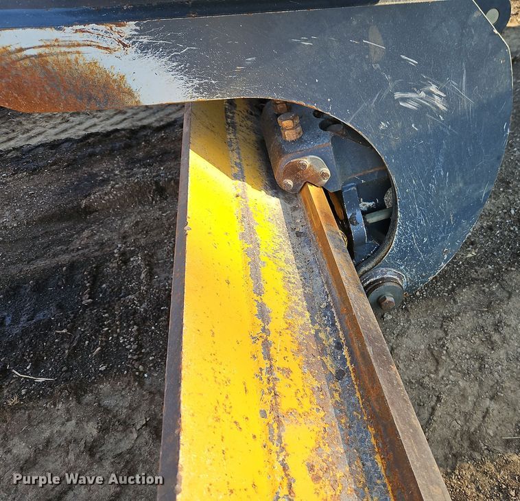 image for item DT7737 2012 John Deere 772G motor grader