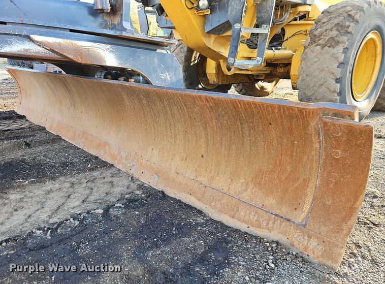 image for item DT7737 2012 John Deere 772G motor grader