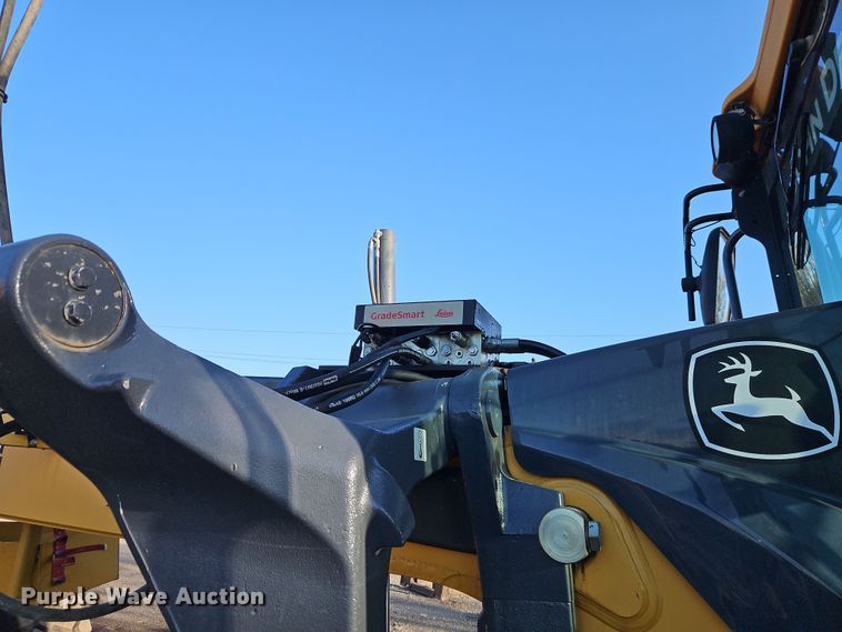 image for item DT7737 2012 John Deere 772G motor grader