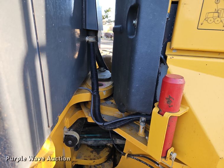 image for item DT7737 2012 John Deere 772G motor grader