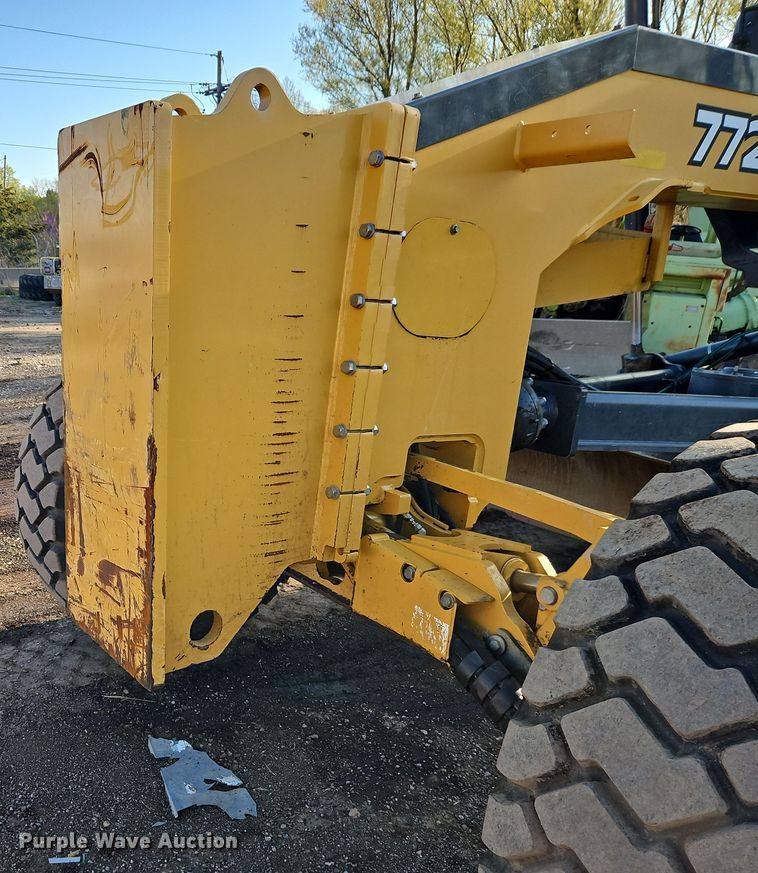 image for item DT7737 2012 John Deere 772G motor grader