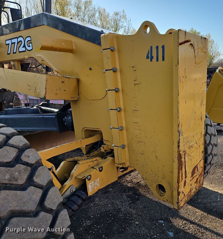 image for item DT7737 2012 John Deere 772G motor grader