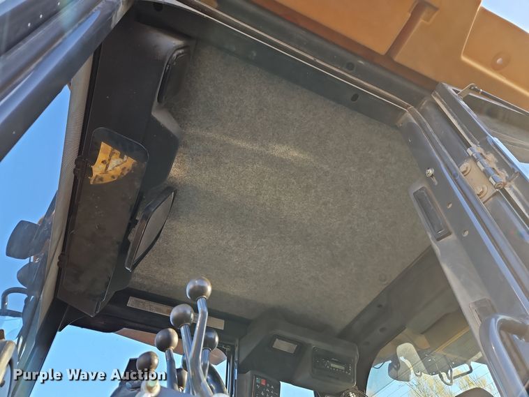 image for item DT7737 2012 John Deere 772G motor grader