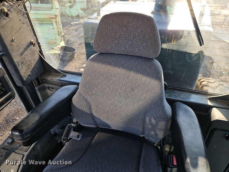 image for item DT7737 2012 John Deere 772G motor grader