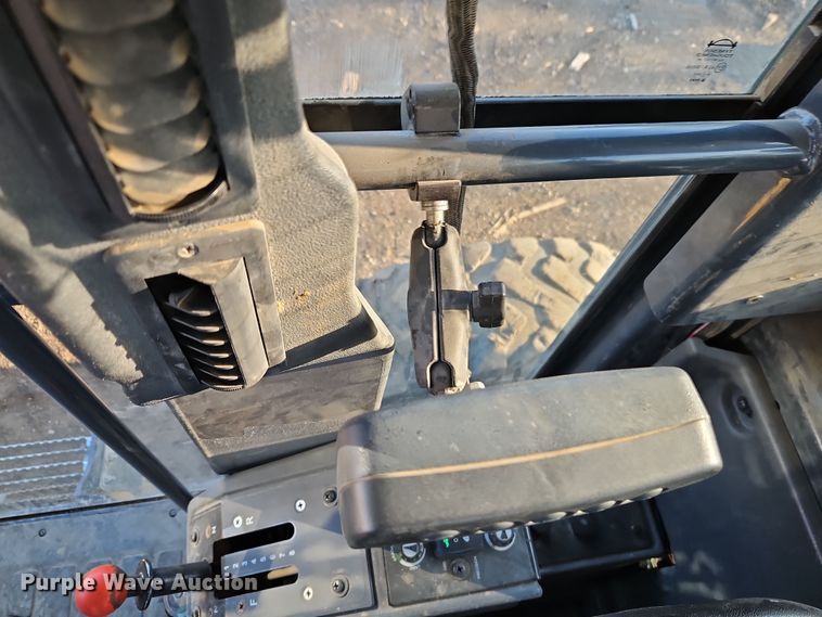 image for item DT7737 2012 John Deere 772G motor grader