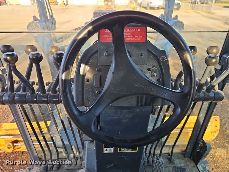 image for item DT7737 2012 John Deere 772G motor grader