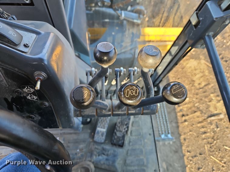 image for item DT7737 2012 John Deere 772G motor grader