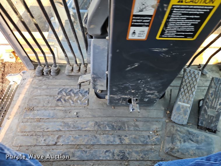 image for item DT7737 2012 John Deere 772G motor grader