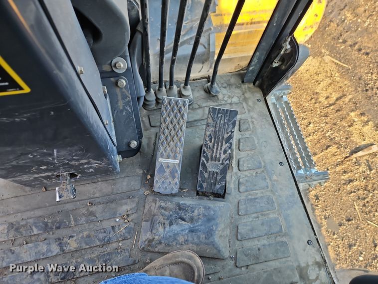 image for item DT7737 2012 John Deere 772G motor grader