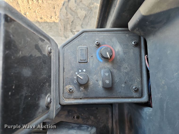 image for item DT7737 2012 John Deere 772G motor grader