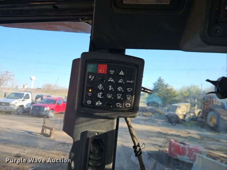 image for item DT7737 2012 John Deere 772G motor grader