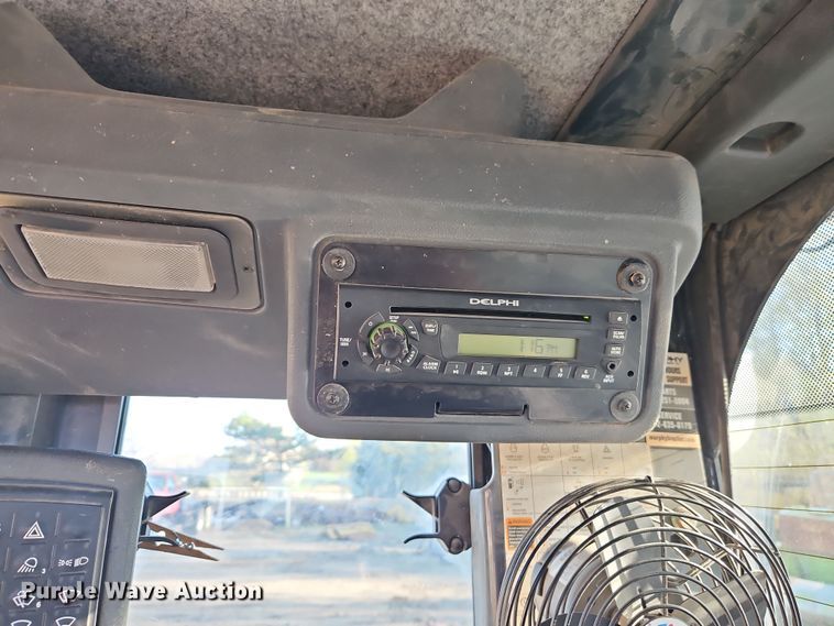 image for item DT7737 2012 John Deere 772G motor grader