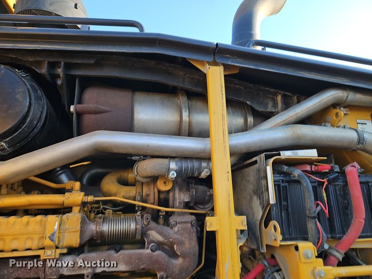 image for item DT7737 2012 John Deere 772G motor grader