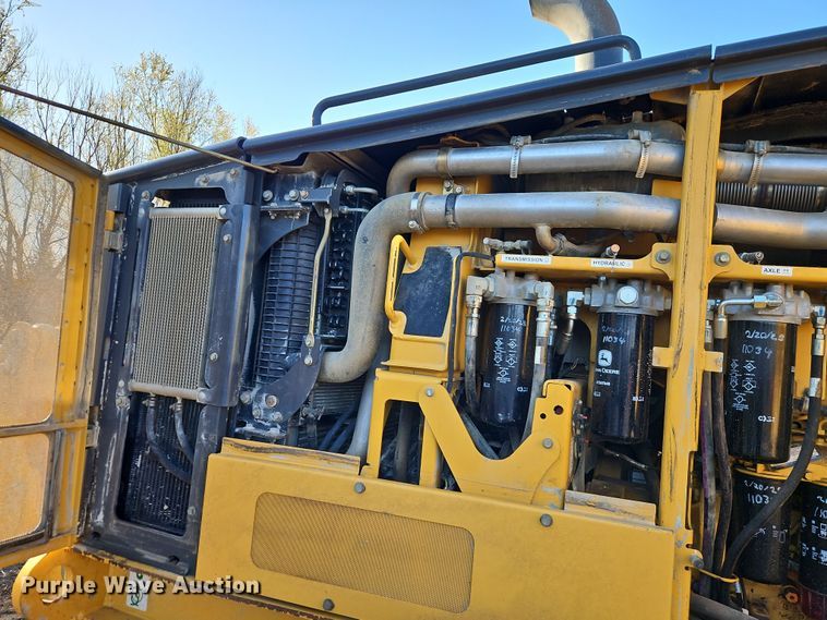 image for item DT7737 2012 John Deere 772G motor grader