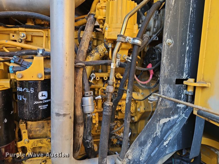 image for item DT7737 2012 John Deere 772G motor grader