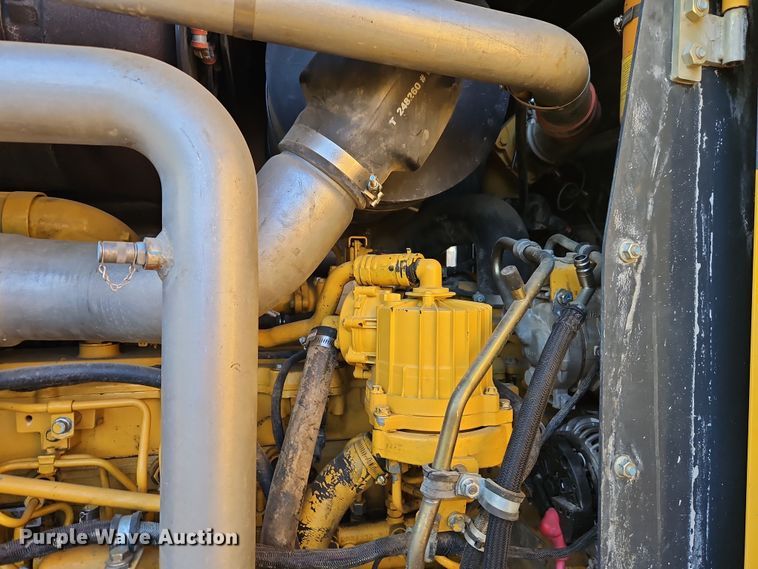 image for item DT7737 2012 John Deere 772G motor grader