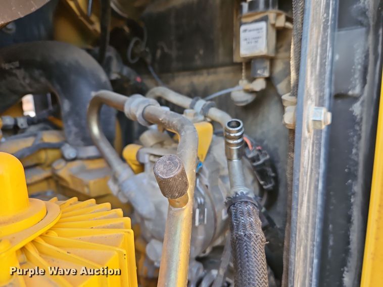 image for item DT7737 2012 John Deere 772G motor grader