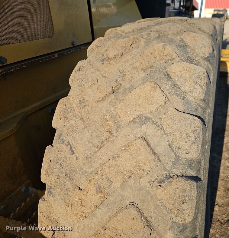 image for item DT7737 2012 John Deere 772G motor grader