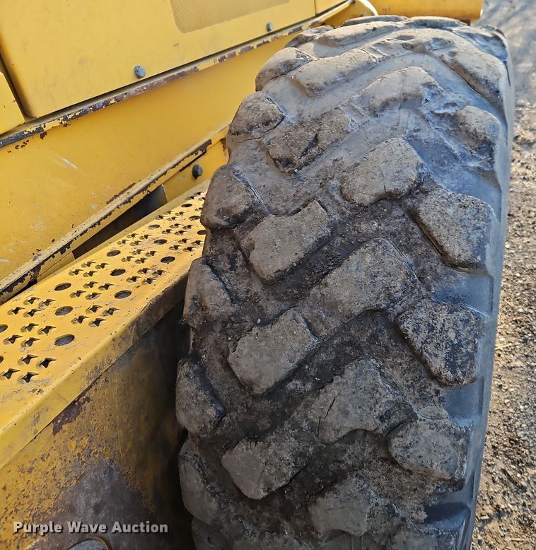 image for item DT7737 2012 John Deere 772G motor grader