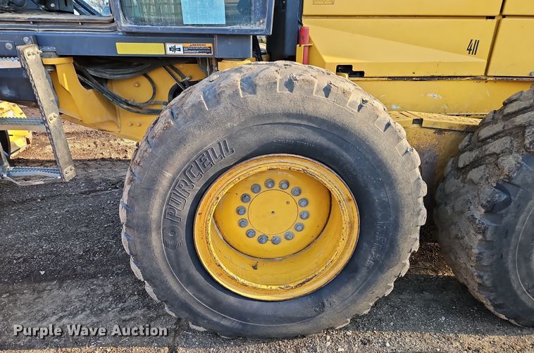 image for item DT7737 2012 John Deere 772G motor grader