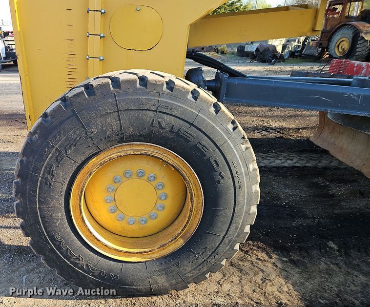 image for item DT7737 2012 John Deere 772G motor grader