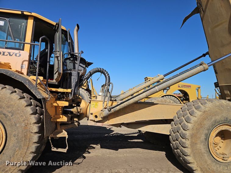 image for item DT7739 2008 Volvo A40E haul truck