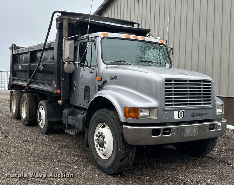 image for item DV0743 2001 International  F-4900 dump truck