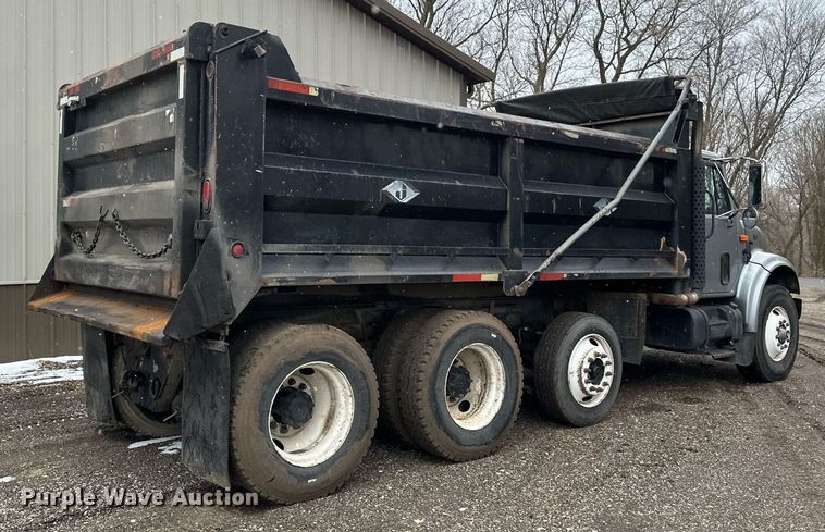 image for item DV0743 2001 International  F-4900 dump truck