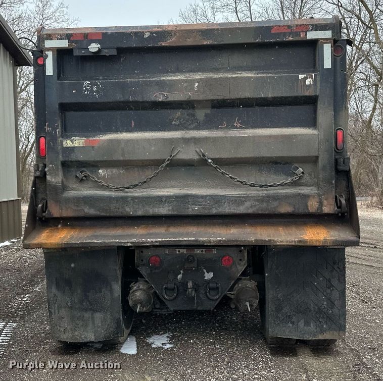 image for item DV0743 2001 International  F-4900 dump truck