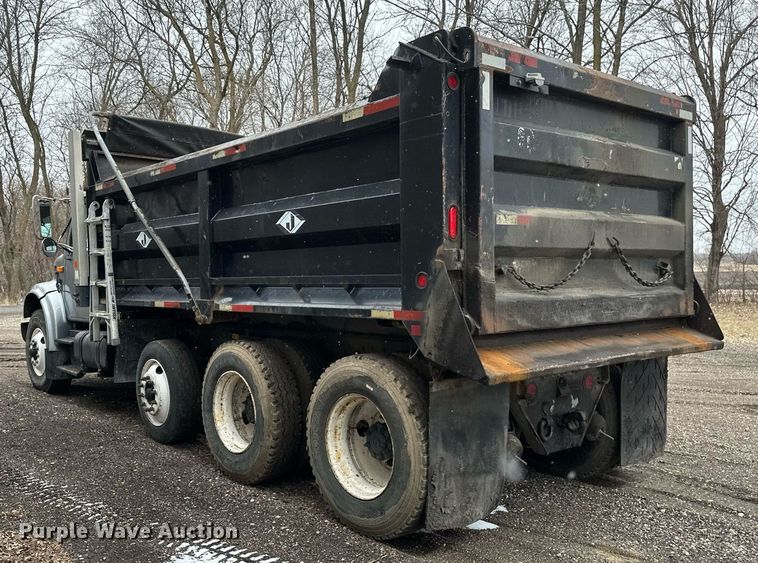 image for item DV0743 2001 International  F-4900 dump truck