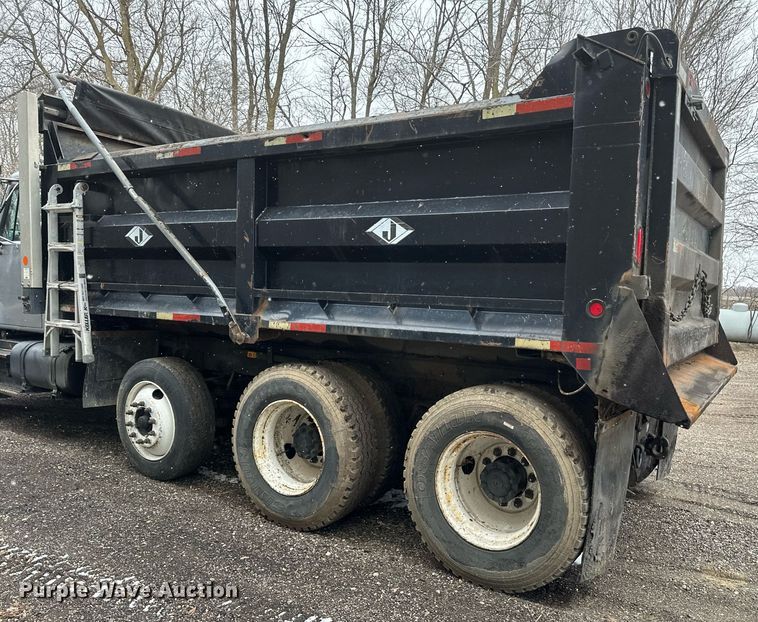 image for item DV0743 2001 International  F-4900 dump truck