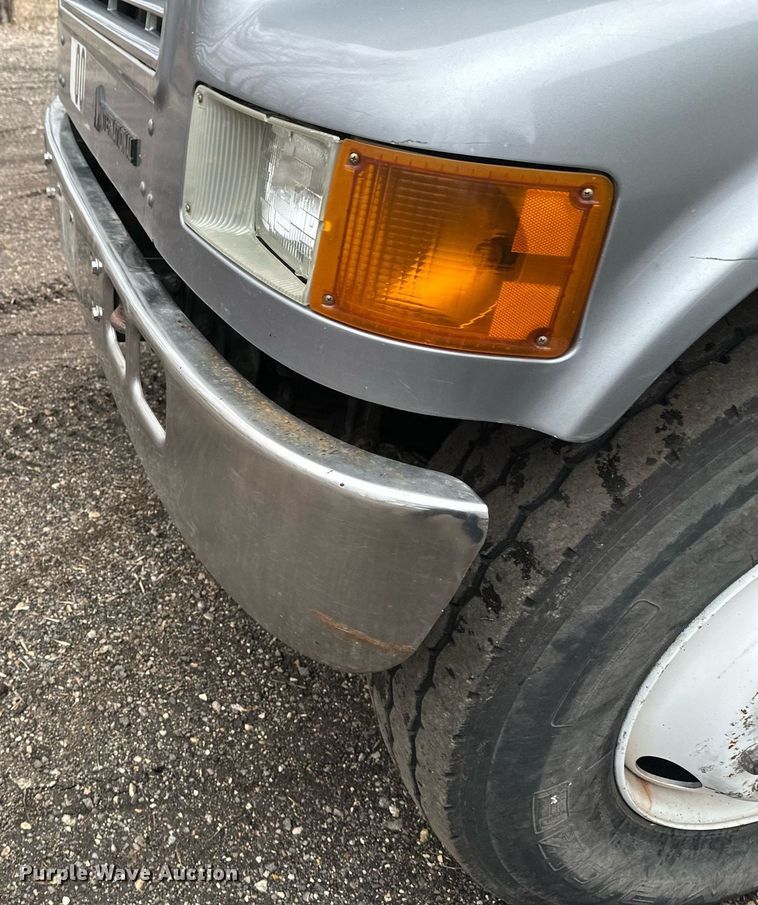 image for item DV0743 2001 International  F-4900 dump truck