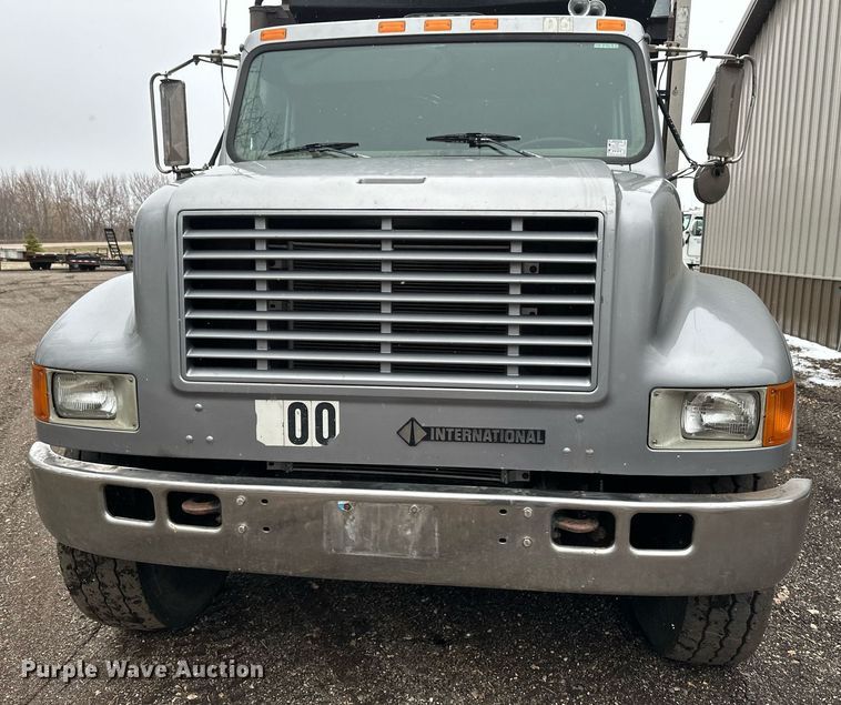 image for item DV0743 2001 International  F-4900 dump truck