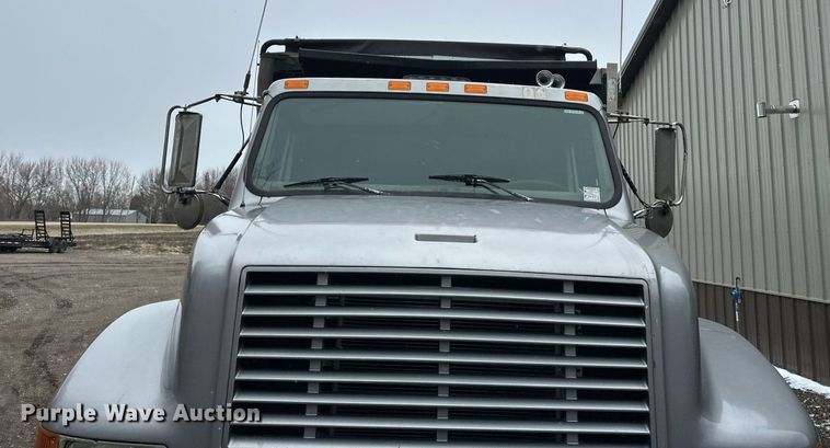 image for item DV0743 2001 International  F-4900 dump truck