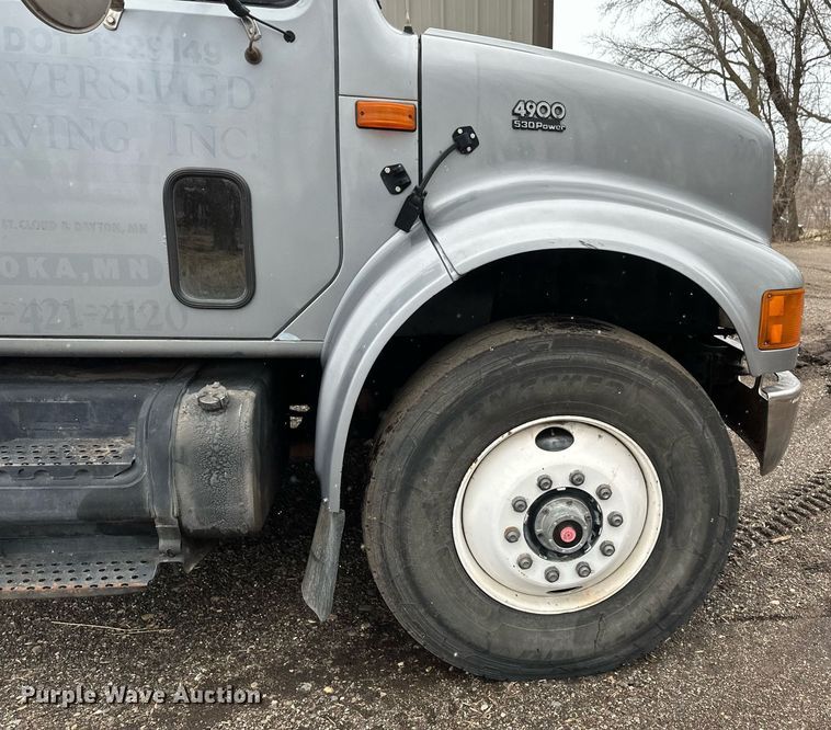 image for item DV0743 2001 International  F-4900 dump truck