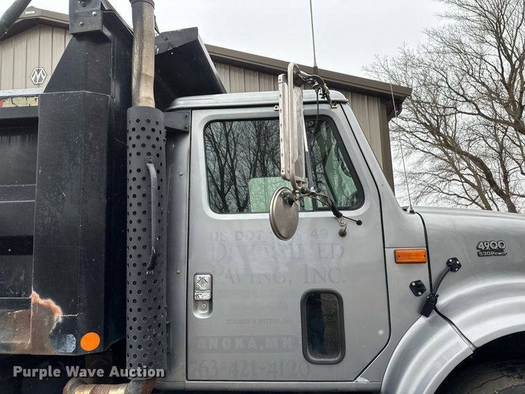 image for item DV0743 2001 International  F-4900 dump truck