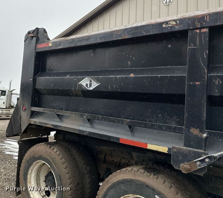 image for item DV0743 2001 International  F-4900 dump truck