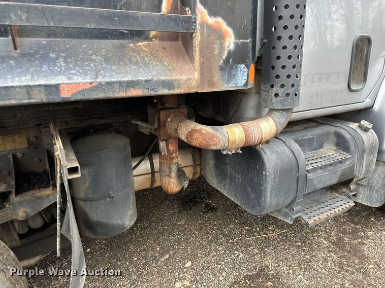 image for item DV0743 2001 International  F-4900 dump truck