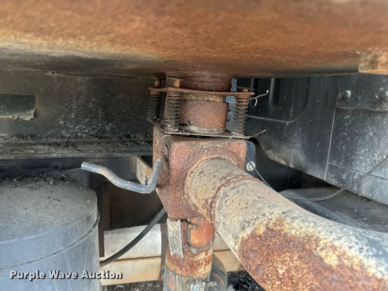 image for item DV0743 2001 International  F-4900 dump truck