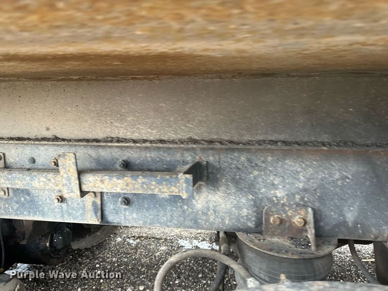 image for item DV0743 2001 International  F-4900 dump truck