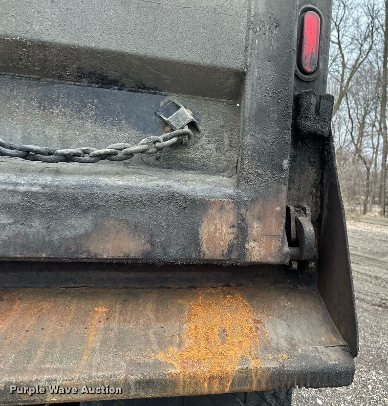 image for item DV0743 2001 International  F-4900 dump truck