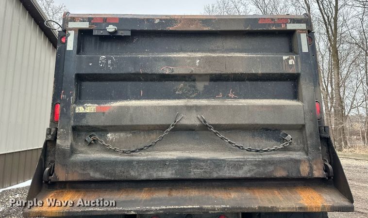 image for item DV0743 2001 International  F-4900 dump truck