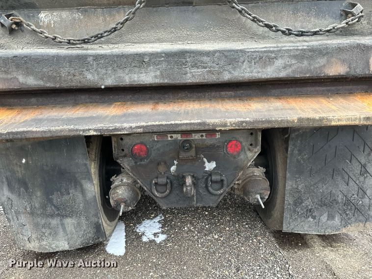 image for item DV0743 2001 International  F-4900 dump truck