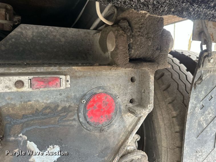 image for item DV0743 2001 International  F-4900 dump truck