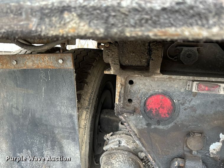 image for item DV0743 2001 International  F-4900 dump truck