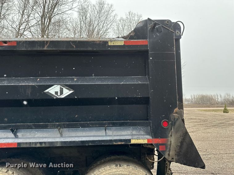 image for item DV0743 2001 International  F-4900 dump truck