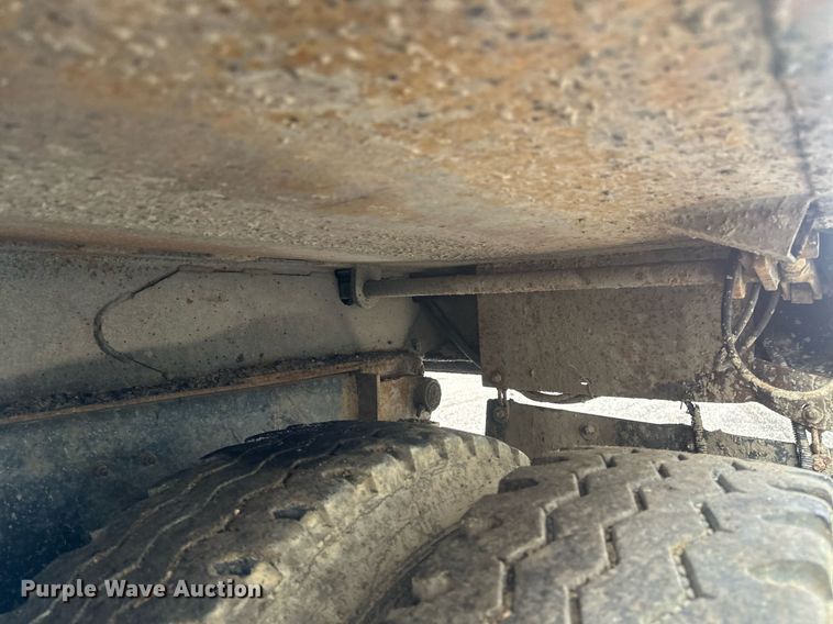 image for item DV0743 2001 International  F-4900 dump truck